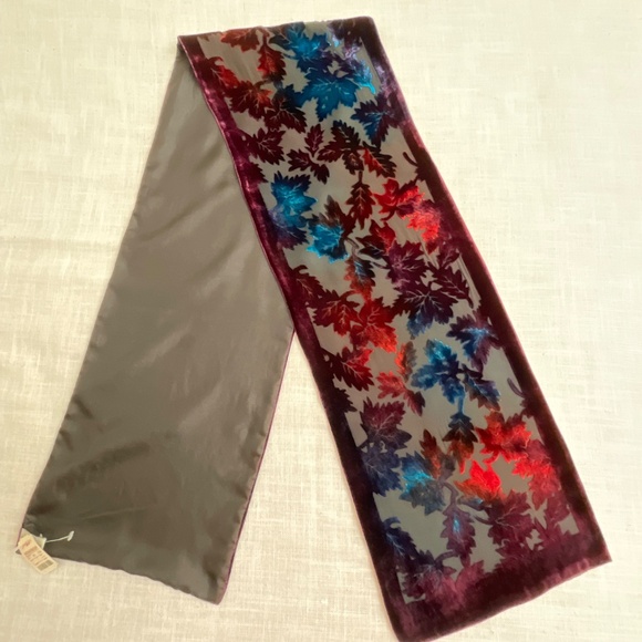 NWT Lord & Taylor Graphic Silk Velvet Scarf 10” x60” NEW - Picture 4 of 11